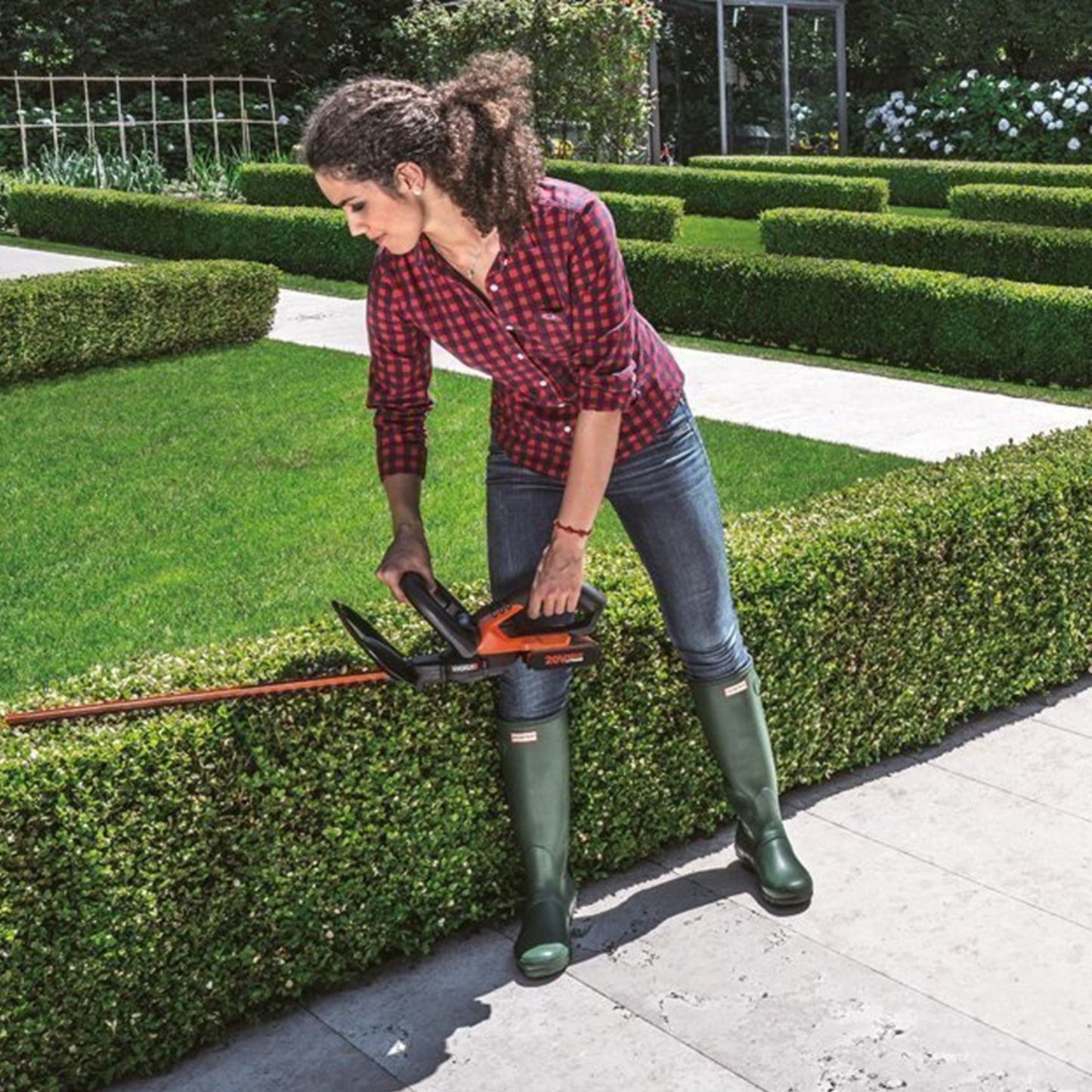 WG259E 20V Cordless Hedge Trimmer